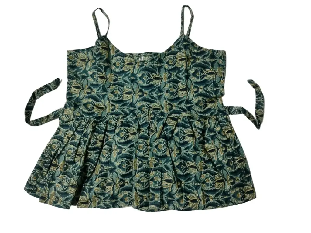 sleeveless flared shaghatti top